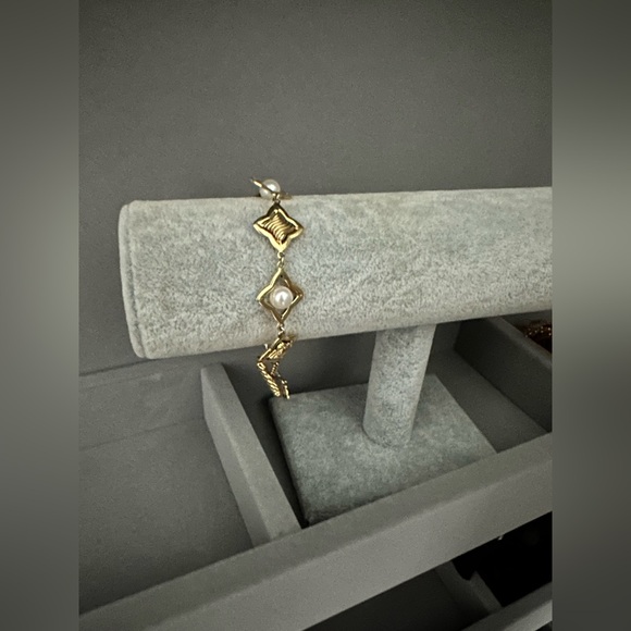 David Yurman Quatrefoil 18K Yellow Gold Pearl Toggle Bracelet Size S/M - Picture 9 of 9